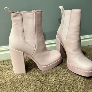 Brand new never worn Steve Madden pink boots.